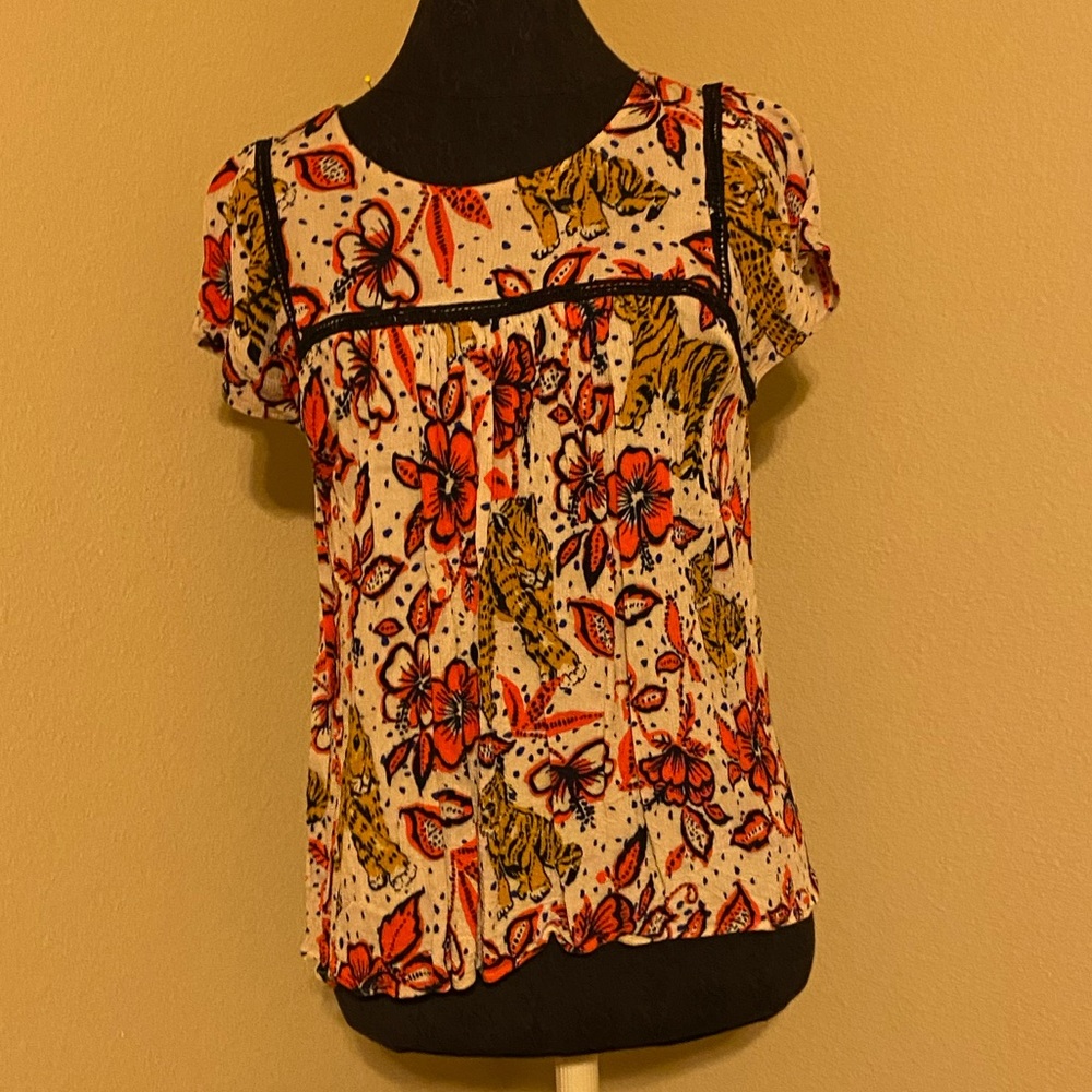 ❤️ Anthropologie Tiger Floral Print Blouse with Lace Trim Detailing